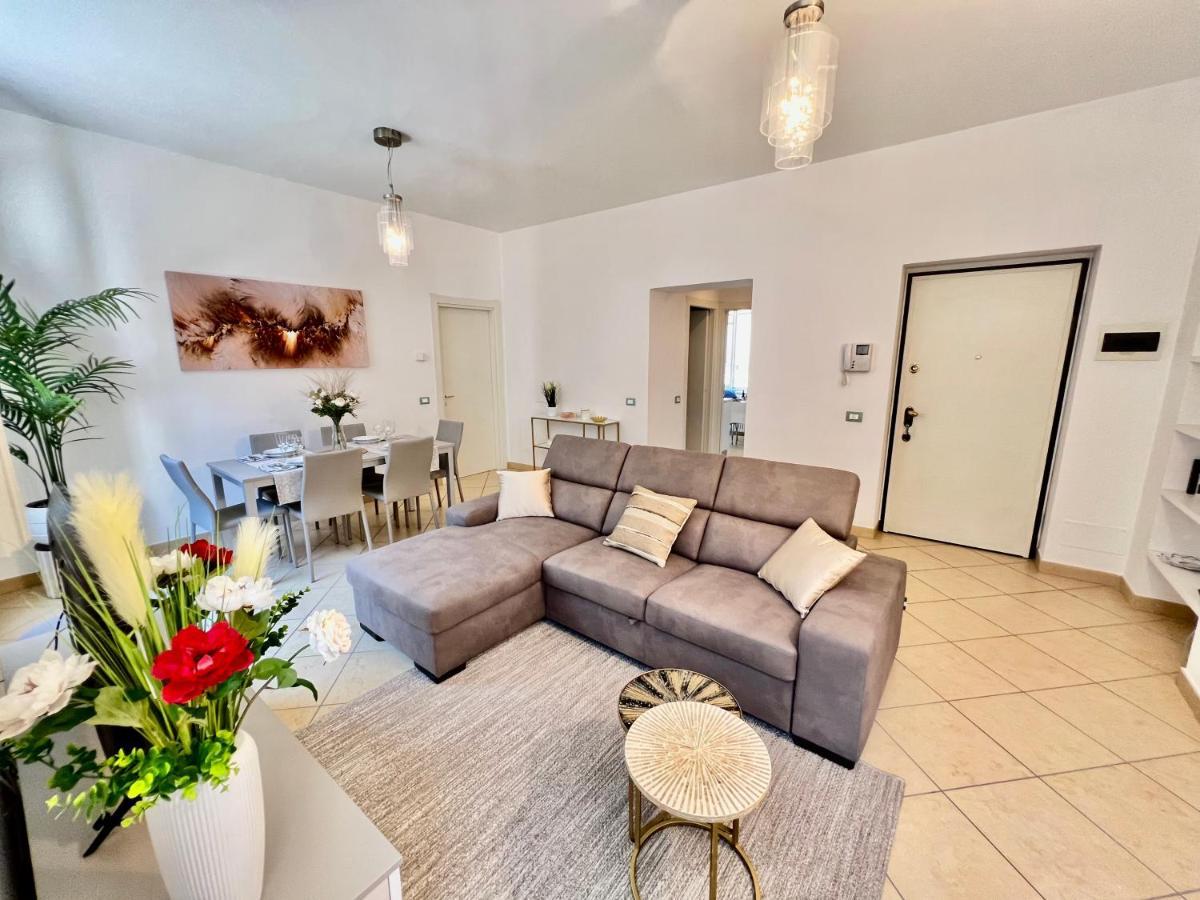 Divina Luxury Apartment With Jacuzzi Near The Lake Como Bagian luar foto