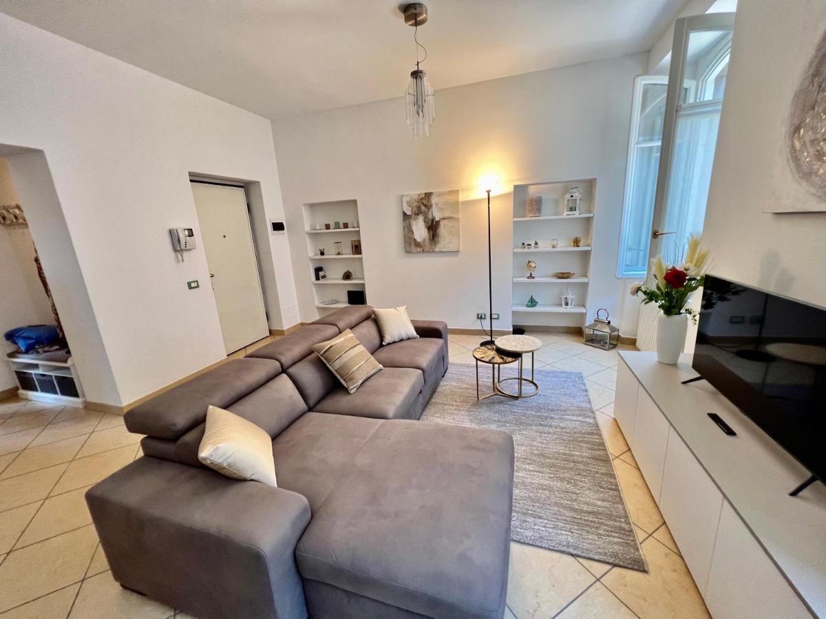 Divina Luxury Apartment With Jacuzzi Near The Lake Como Bagian luar foto