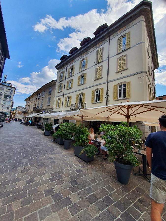 Divina Luxury Apartment With Jacuzzi Near The Lake Como Bagian luar foto